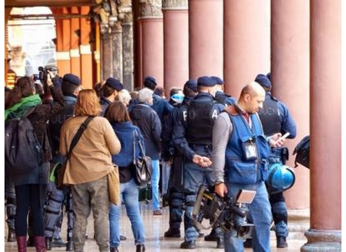 Sentinelle sotto scorta a Bologna Sentinelle sotto scorta a Bologna